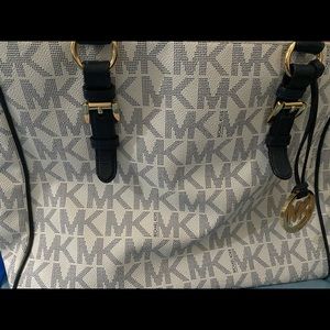 Michael Kors bag good as new